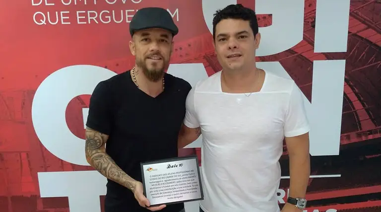 Siapergs homenageia D’Alessandro